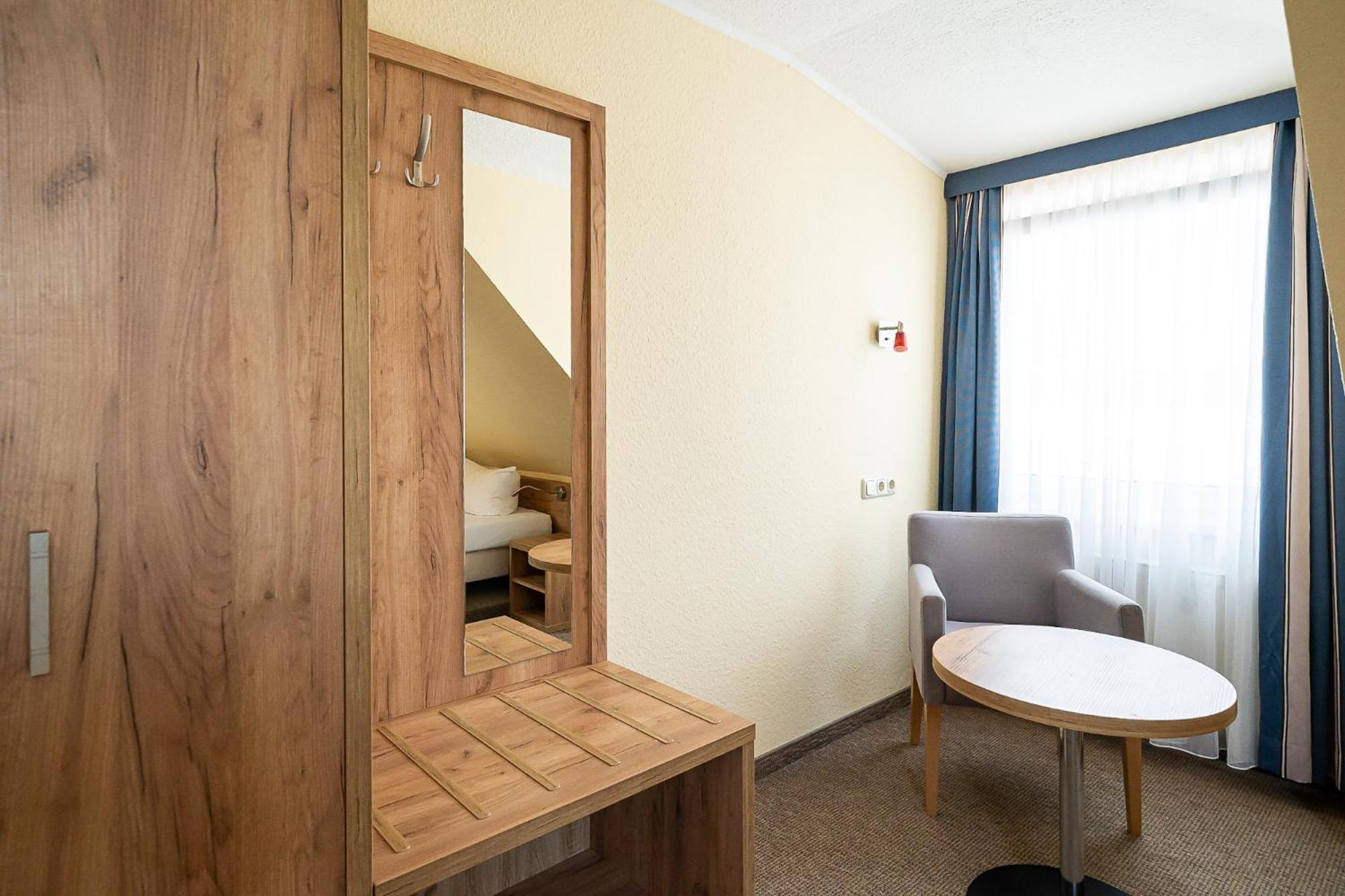 Hotel Sleepbeeone Wilhelmshaven Exterior foto