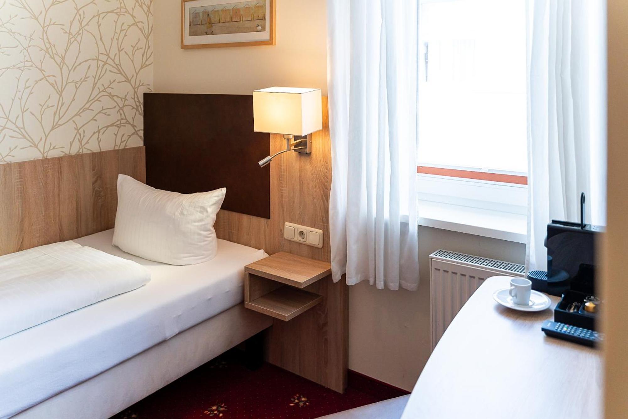 Hotel Sleepbeeone Wilhelmshaven Exterior foto
