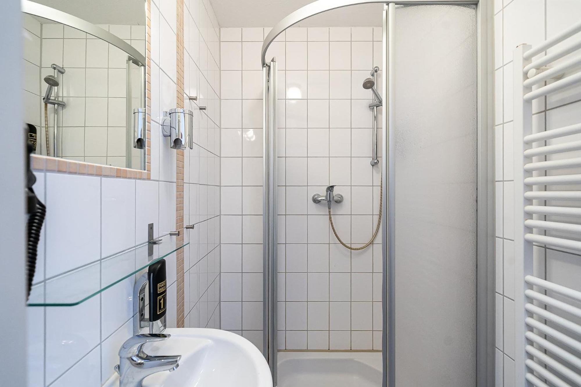 Hotel Sleepbeeone Wilhelmshaven Exterior foto