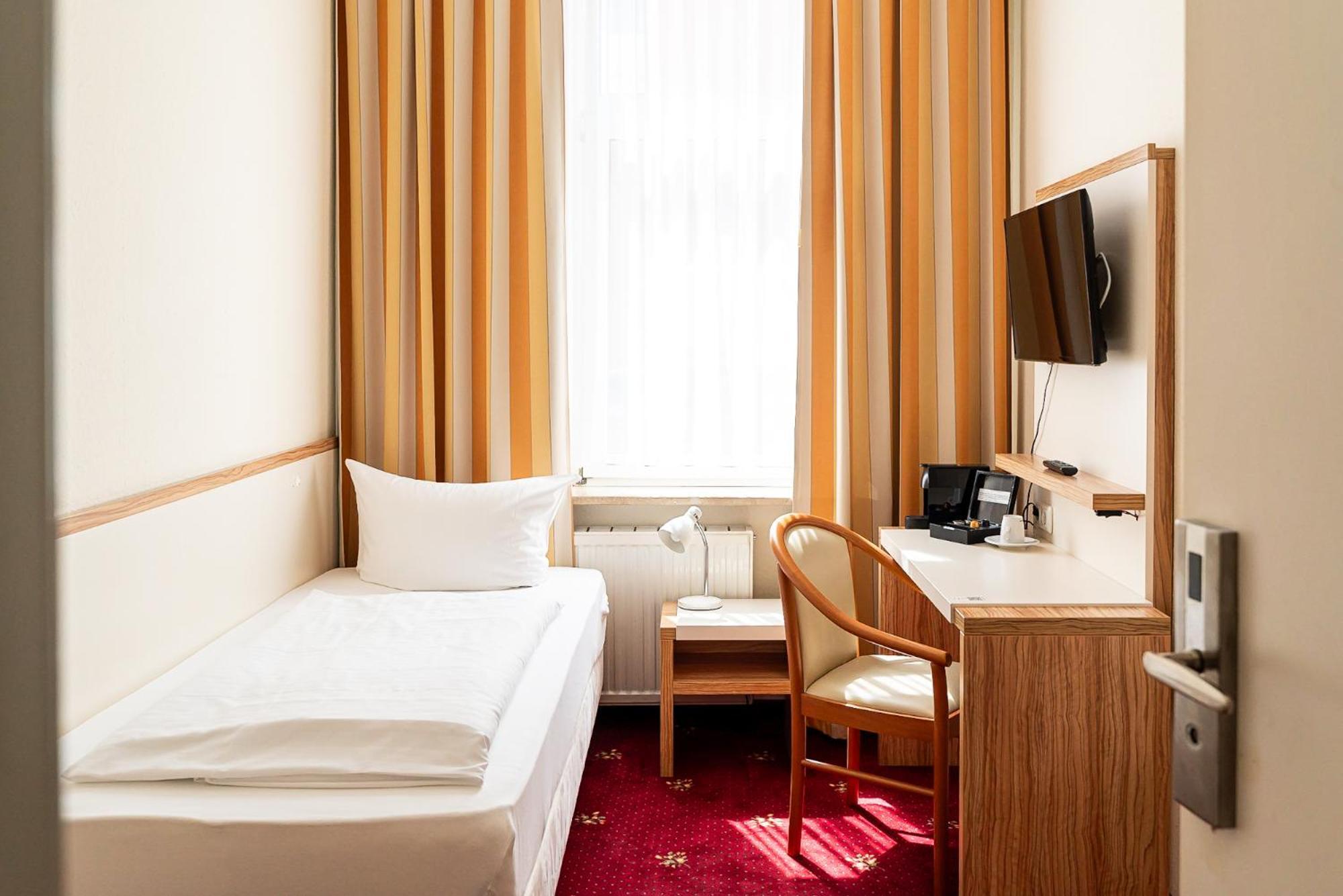 Hotel Sleepbeeone Wilhelmshaven Exterior foto
