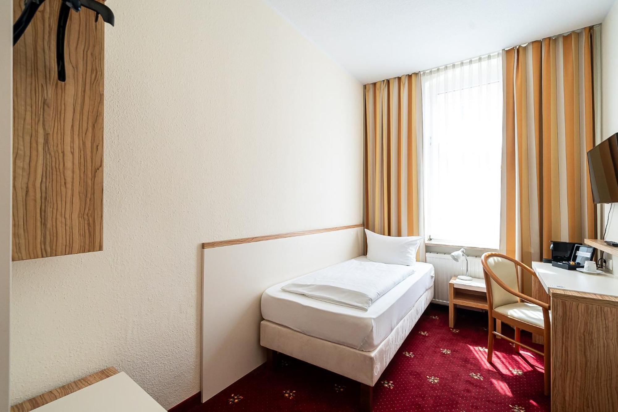 Hotel Sleepbeeone Wilhelmshaven Exterior foto