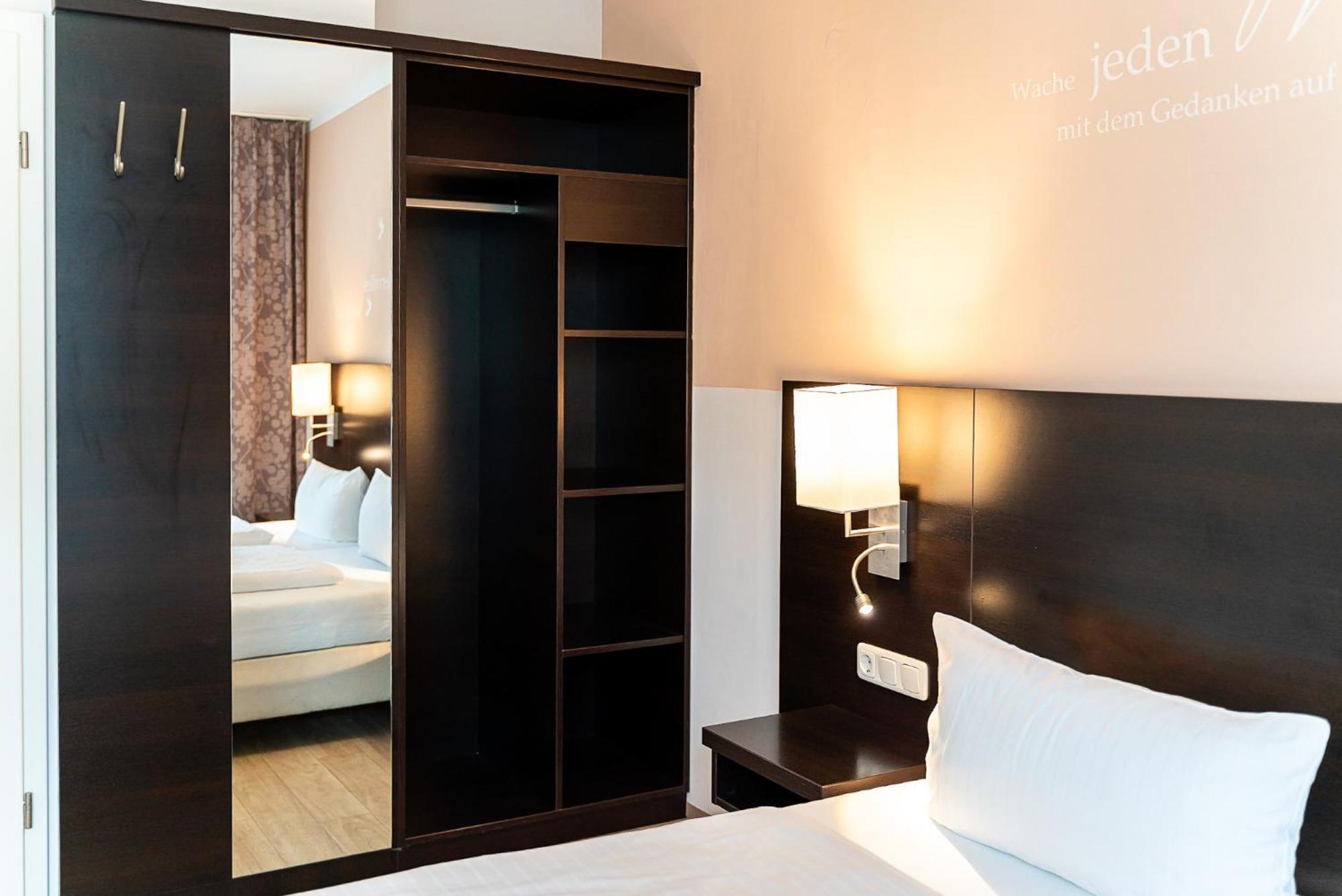 Hotel Sleepbeeone Wilhelmshaven Exterior foto