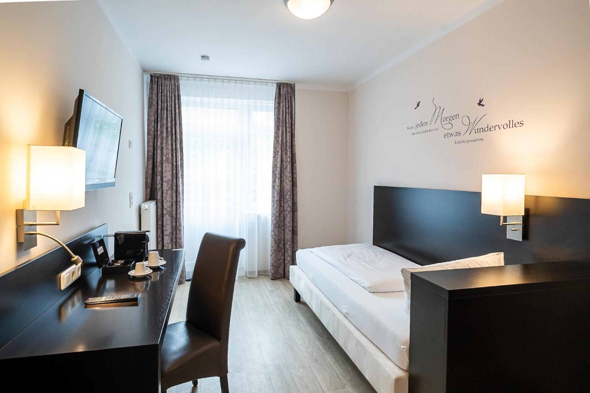 Hotel Sleepbeeone Wilhelmshaven Exterior foto