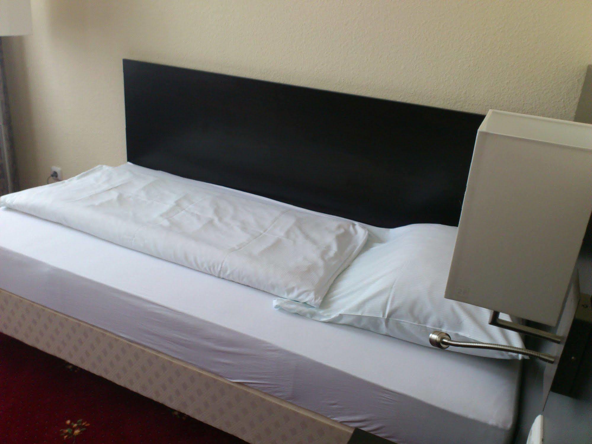 Hotel Sleepbeeone Wilhelmshaven Exterior foto