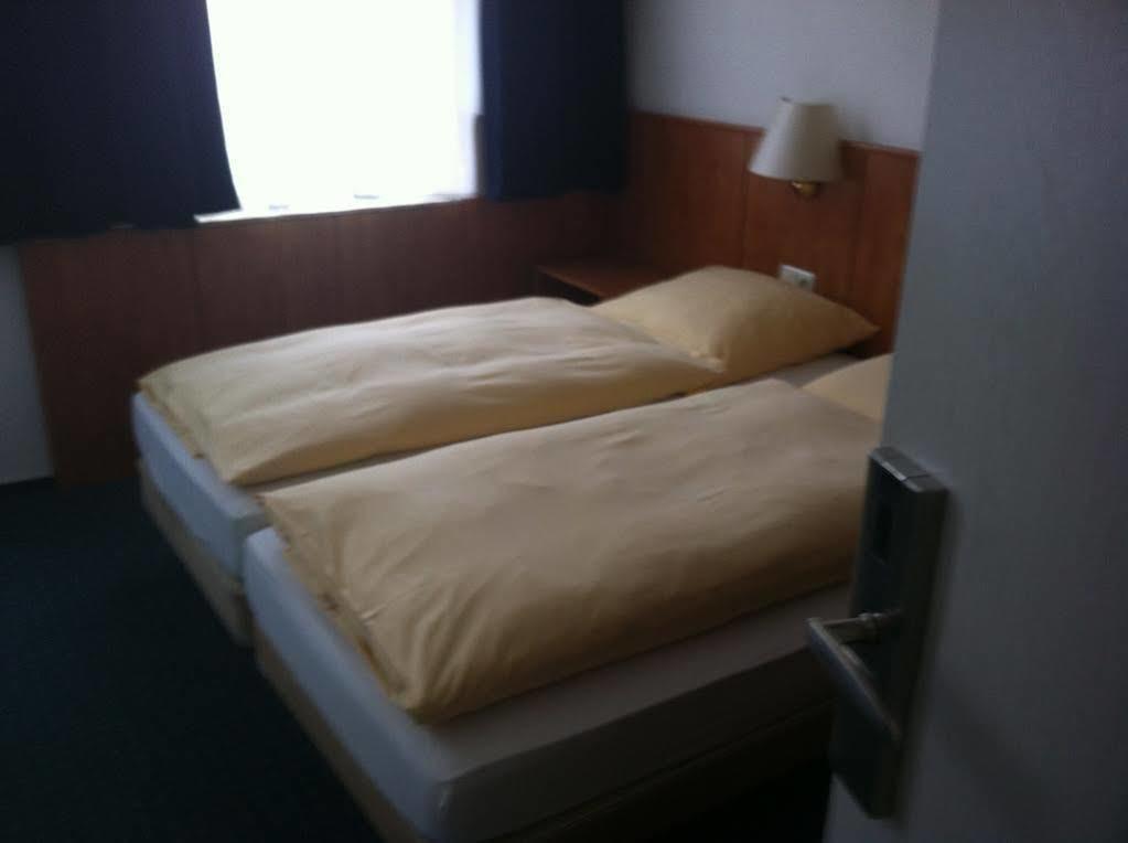 Hotel Sleepbeeone Wilhelmshaven Exterior foto